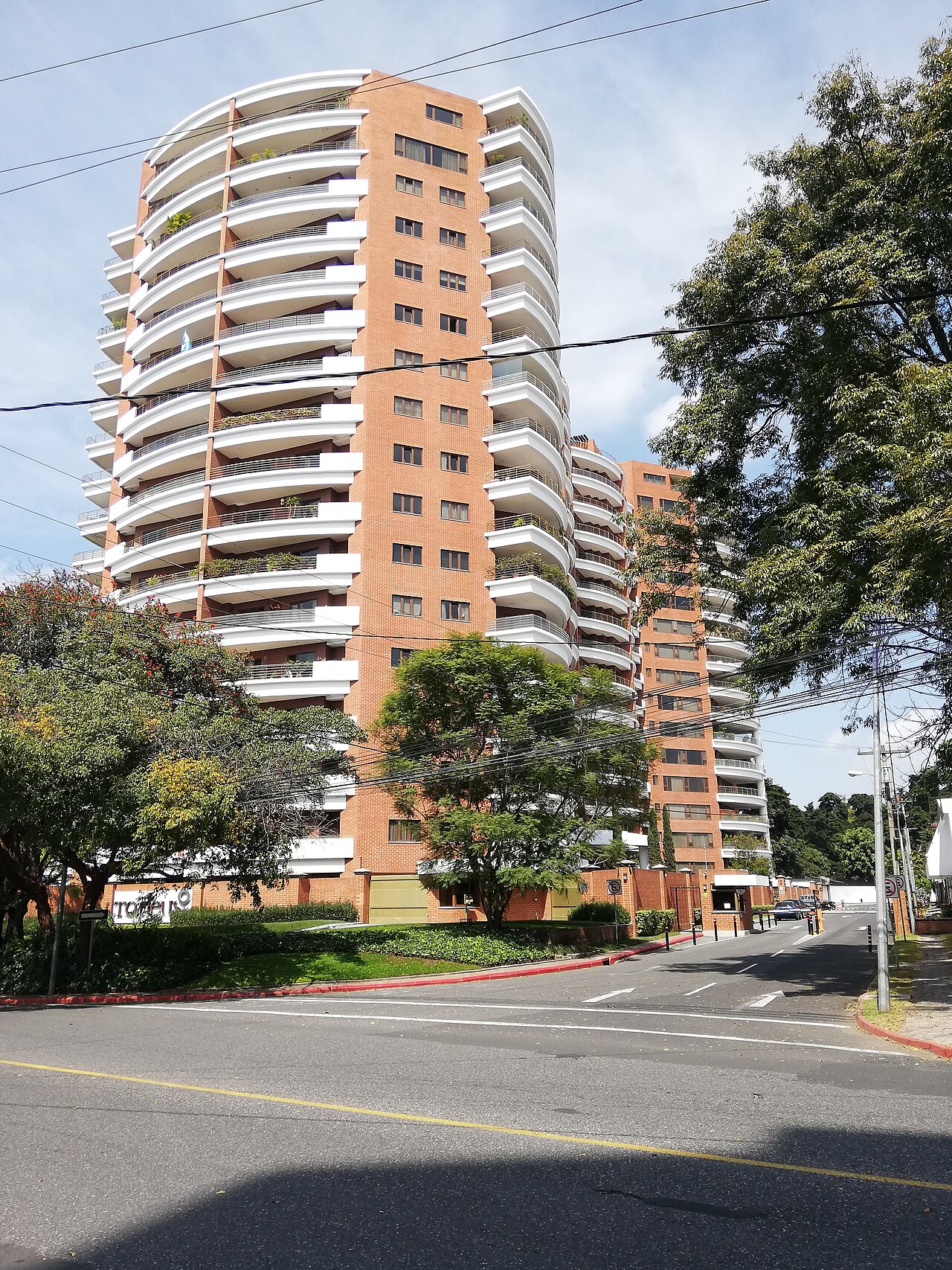 Edificio Tadeus Zona 14, referencia 6 de Tadeus