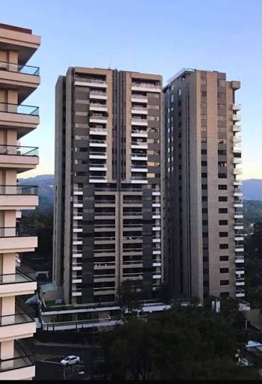 Vista de las dos torres, referencia 1 de Tiffany 5a Avenida